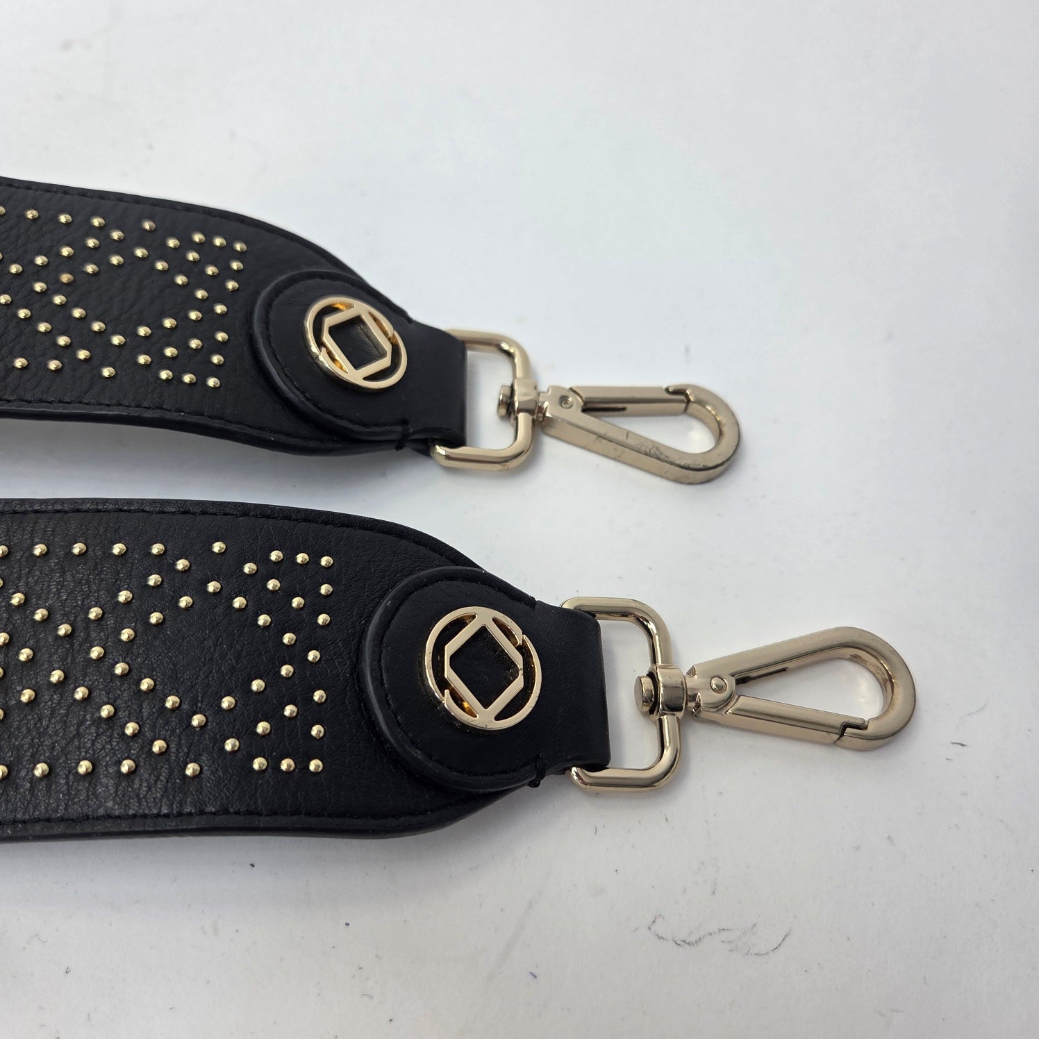 LOT28 STEVIE STRAP PIN STUD