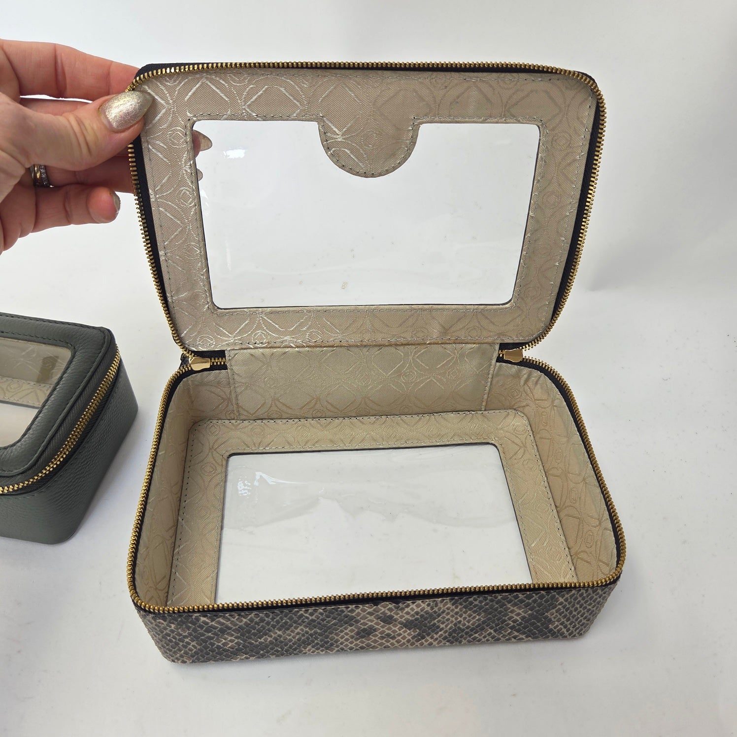 LOT15 2 X PACKING CUBES