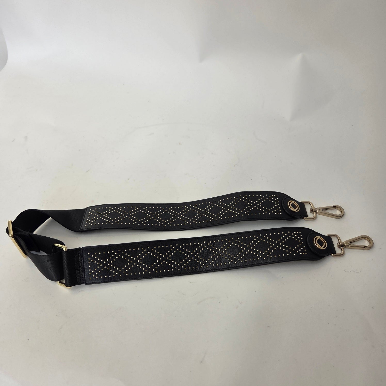 LOT28 STEVIE STRAP PIN STUD